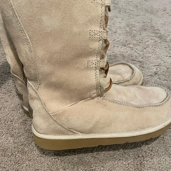 Authentic UGG uptown boots - Picture 5 of 15